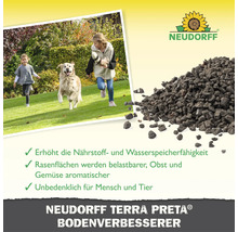 Neudorff Terra Preta Bodenverbesserer für nährstoffreichen Gartenboden mit spielenden Kindern und Hund.