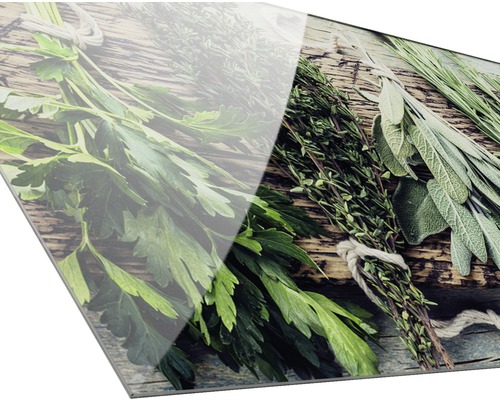 Küchenkräuter auf Holzbrett als Wandbild