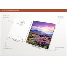 Glasbild mit Berglandschaft, glänzender Oberfläche und Aufhängung