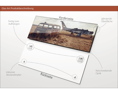 Glasbild mit einem Motiv eines verlassenen Busses und Flugzeugs auf einem Feld, inklusive Abstandshalter zur Aufhängung