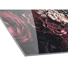Nahaufnahme einer Acrylglasplatte mit Blumendruck