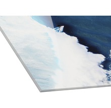 Nahaufnahme einer Direktdruckplatte mit dem Motiv eines Surfers auf einer Welle