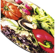 Nahaufnahme von Tomate, Rettich, Champignon, Zucchini und Salat