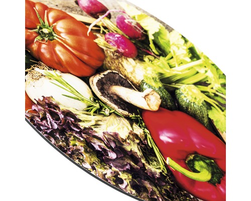 Nahaufnahme von Tomate, Rettich, Champignon, Zucchini und Salat