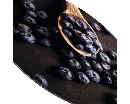Dekorplatte mit Blaubeeren und Holzlöffel