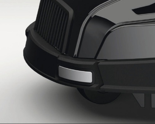 Detailansicht eines Rasenmähroboters mit Stoßstange