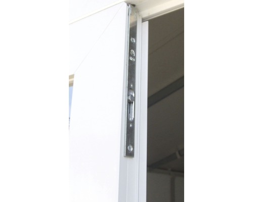 Detailansicht eines Türriegels aus Metall an einer weißen Tür