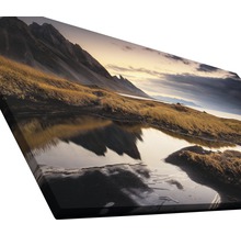 Leinwanddruck mit Berglandschaft und Wasserreflexion