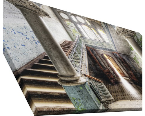 Leinwanddruck mit einem Motiv eines Treppenhauses mit Säulen und Fenstern