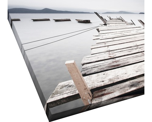 Leinwandbild mit einem Steg und Booten auf einem See