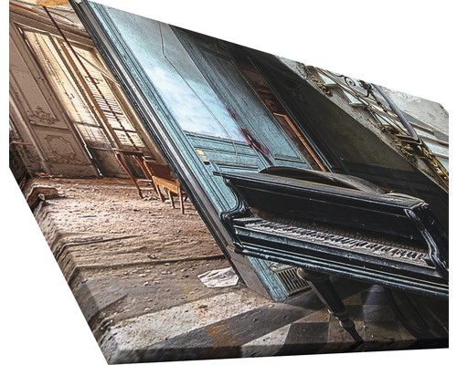 Leinwandbild mit einem Klavier in einem verlassenen Raum.