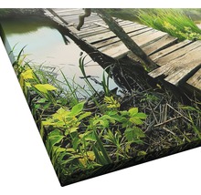 Dekorative Leinwand mit einem Steg über einen Bach