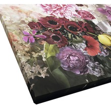 Nahaufnahme einer Leinwand mit Blumenmotiv