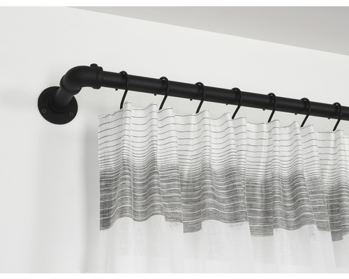 Schwarze Duschvorhangstange mit Vorhangringen und Duschvorhang