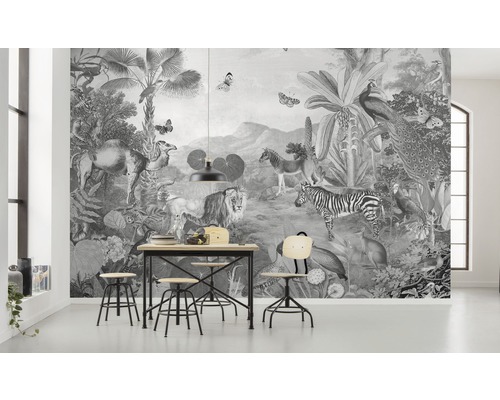 Wandbild mit Tier- und Pflanzenmotiven in einem Esszimmer.