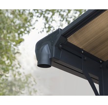 Detailaufnahme einer Regenrinne an einem Terrassendach