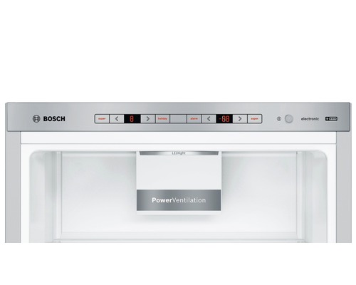 Innenraum eines Bosch Kühlschranks mit digitaler Anzeige und PowerVentilation