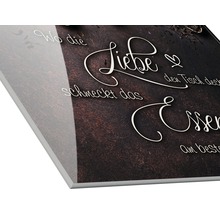 Dekoratives Küchenbild mit dem Spruch Wo die Liebe den Tisch deckt schmeckt das Essen am besten.