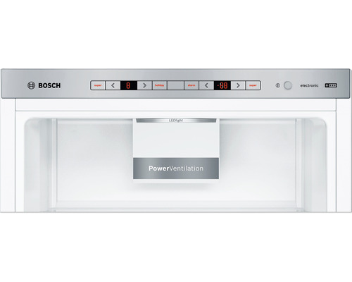 Innenansicht eines Kühlschranks mit LED-Beleuchtung und PowerVentilation von Bosch