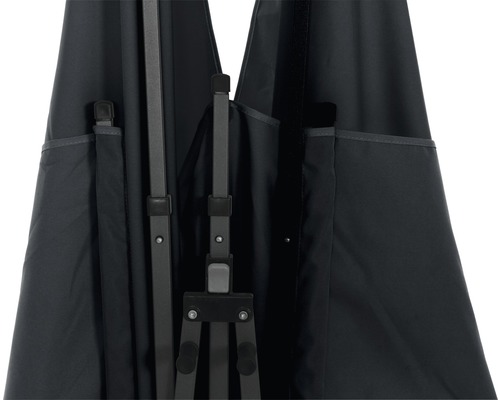 Detailansicht eines Pavillons mit Rahmen und Taschen