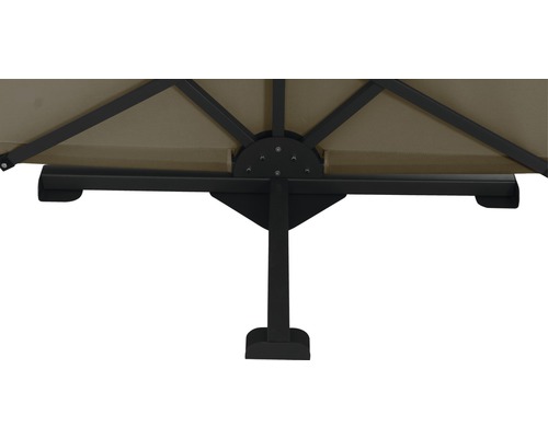 Detailansicht des Standfußes eines Ampelschirms