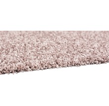 Detailaufnahme eines Teppichs mit hohem Flor