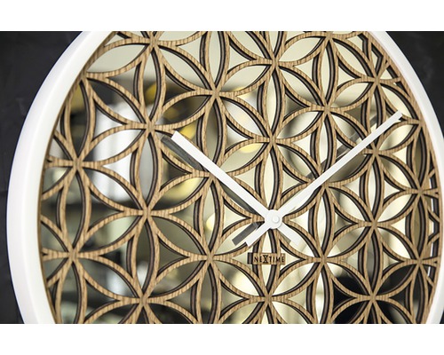 Nextime Wanduhr mit Holzdesign und weißem Rahmen