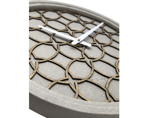 Dekorative Wanduhr mit geometrischem Muster und Zeitanzeige