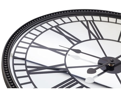 Wanduhr mit römischen Ziffern