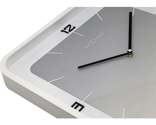 Nextime Wanduhr mit rechteckigem, weißem Rahmen und grauem Zifferblatt