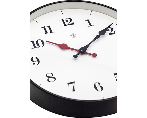 Wanduhr mit Ziffernblatt und Zeigern
