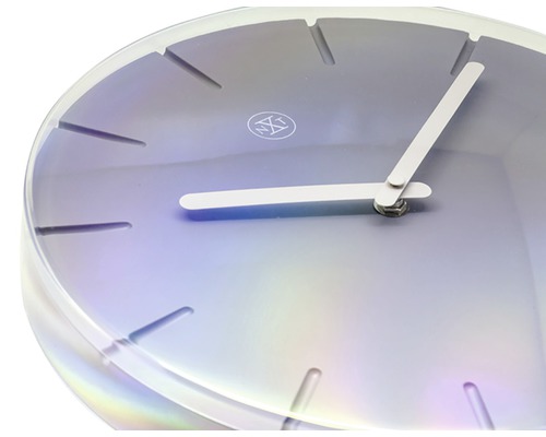 Wanduhr mit Stunden- und Minutenzeiger