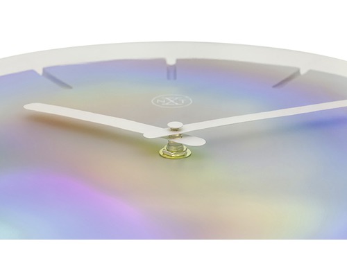 Detailansicht einer Wanduhr mit Stunden-, Minuten- und Sekundenzeiger