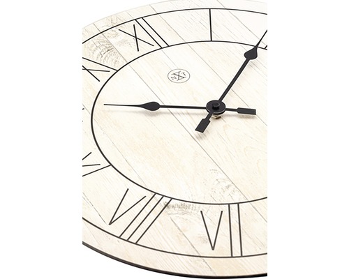Wanduhr mit römischen Ziffern und Zeigern