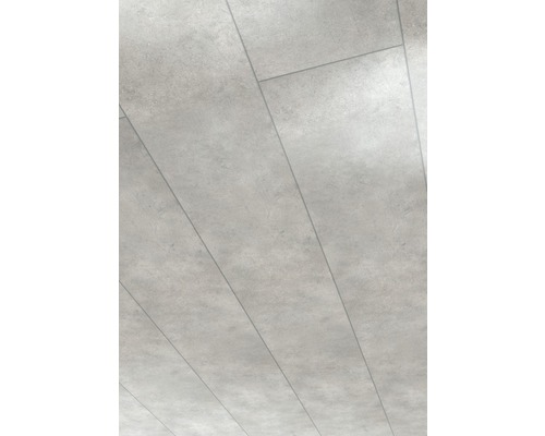 Boden mit hellen Fliesen