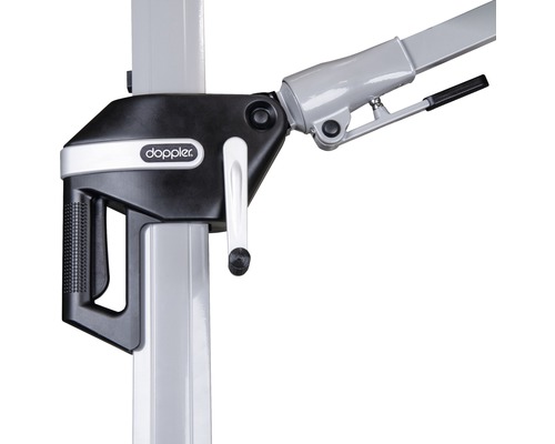 Doppler Logo auf einem Sonnenschirm mit Kurbelmechanismus.