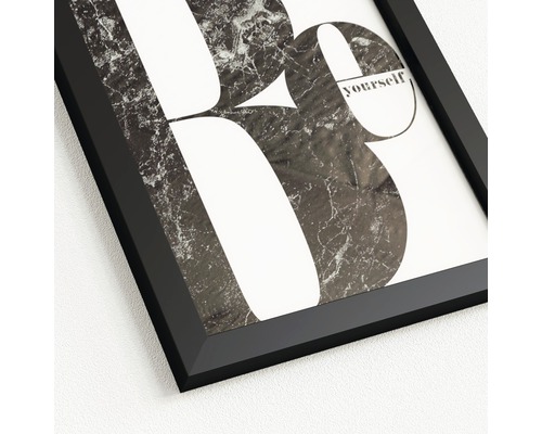 Gerahmtes Poster mit dem Schriftzug ''Sei du selbst''
