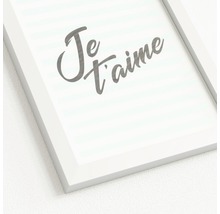 Gerahmtes Bild mit dem Schriftzug ''Je t''aime''.