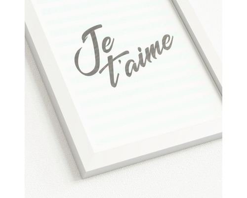 Gerahmtes Bild mit dem Schriftzug ''Je t''aime''.
