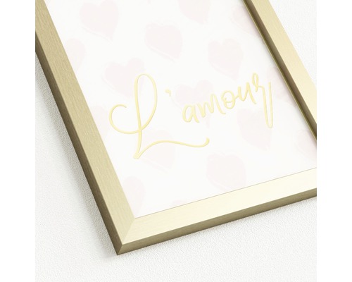 Dekorativer Rahmen mit dem Wort L''amour und Herzmotiven