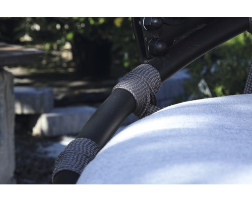 Detailansicht eines Metallrahmens mit Seilwicklung