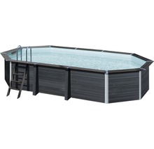 Ovaler Swimmingpool mit Leiter