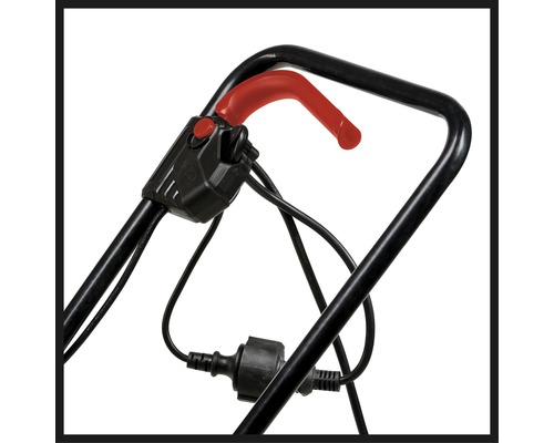 Griff und Bedienelemente eines Rasenmähers