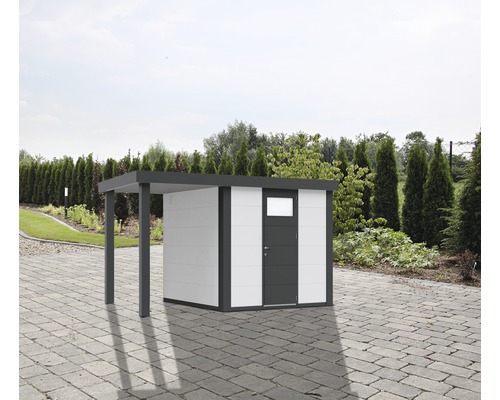 Gartenhaus mit Vordach und Tür auf gepflastertem Untergrund