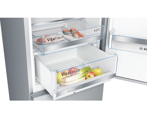 Innenraum eines Kühlschranks mit VitaFresh-Frischesystem für Fisch, Fleisch, Obst und Gemüse