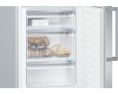 Offene Gefriertruhe mit BigBox Schublade und gefrorenem Brot