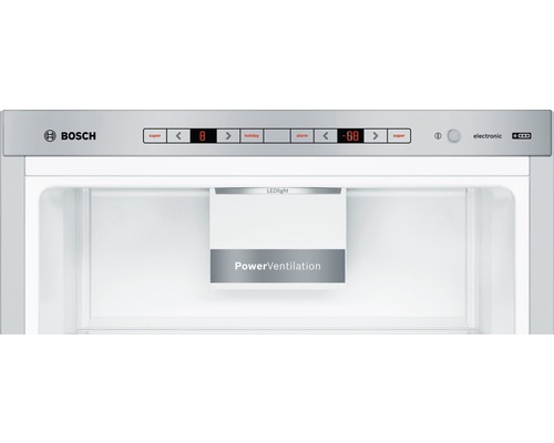 Innenraum eines Kühlschranks mit LED-Beleuchtung und PowerVentilation von Bosch