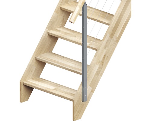Holztreppe mit grauem Treppengeländer und Seilfüllung