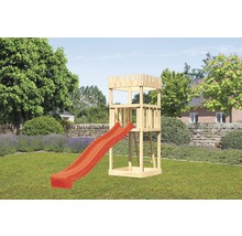 Spielturm mit Rutsche im Garten