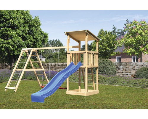 Spielturm mit Schaukel und Rutsche aus Holz im Garten